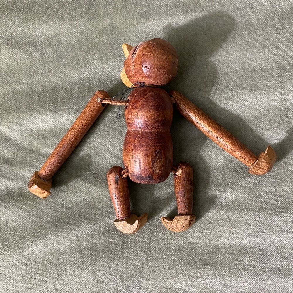 Wooden monkey with movable limbs has missing ears able to hang by hands feet #15 - Picture 5 of 6
